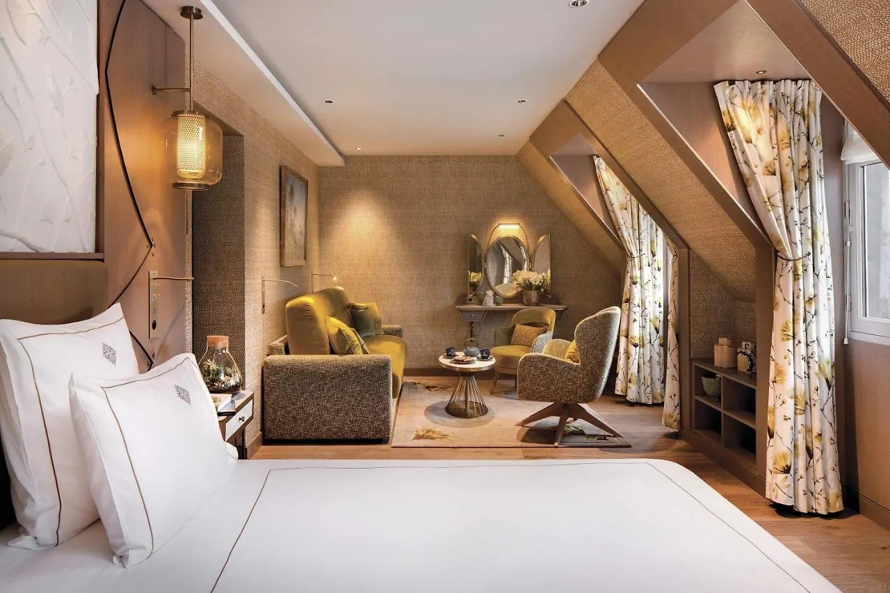 La Demeure Montaigne Hotel