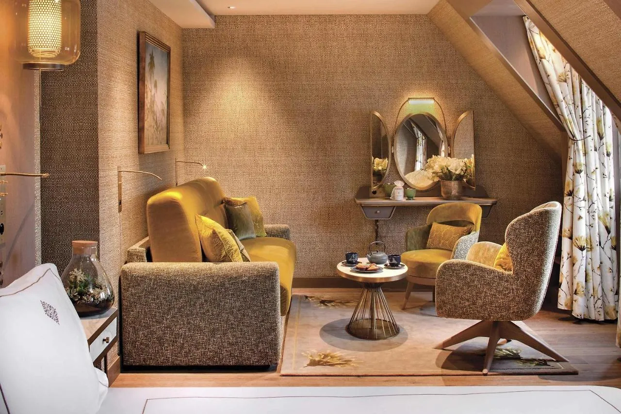 Hotel La Demeure Montaigne Paříž