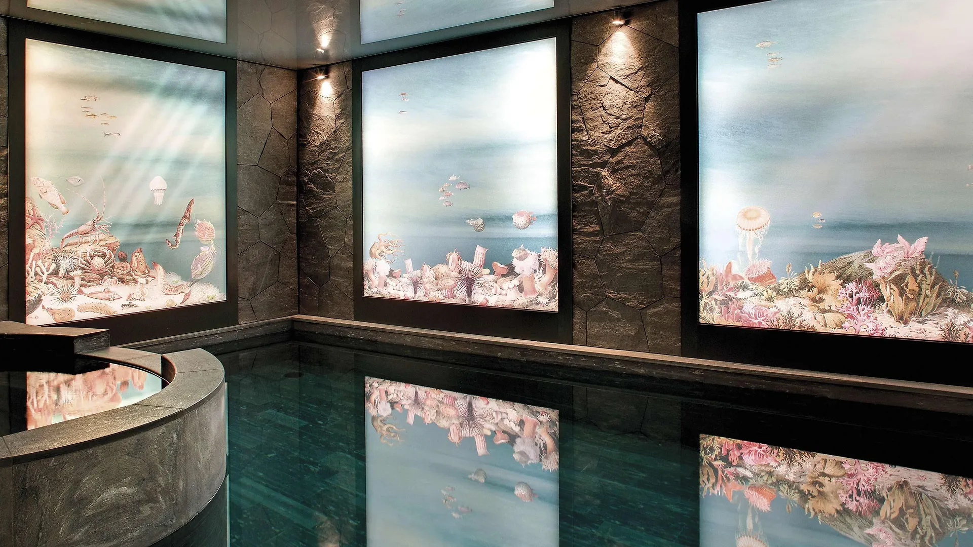 La Demeure Montaigne Hotel