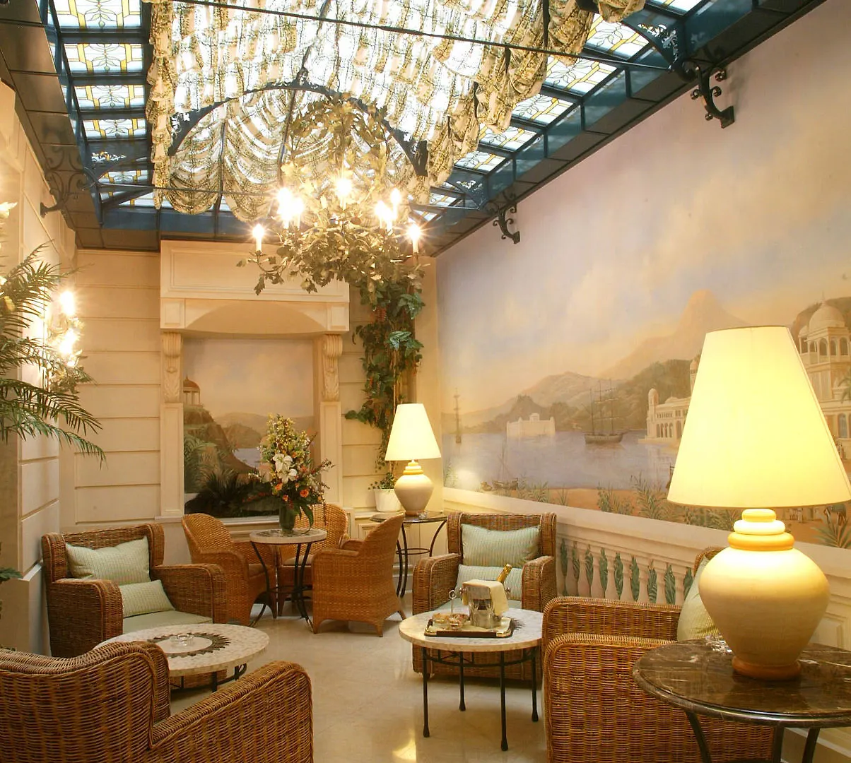 Hotel La Demeure Montaigne 5*