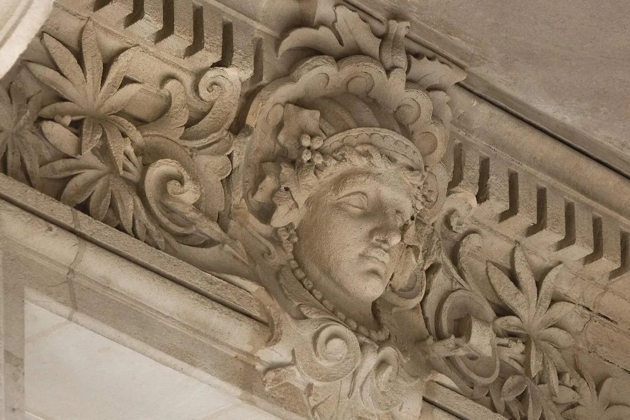 La Demeure Montaigne Hotel Paris