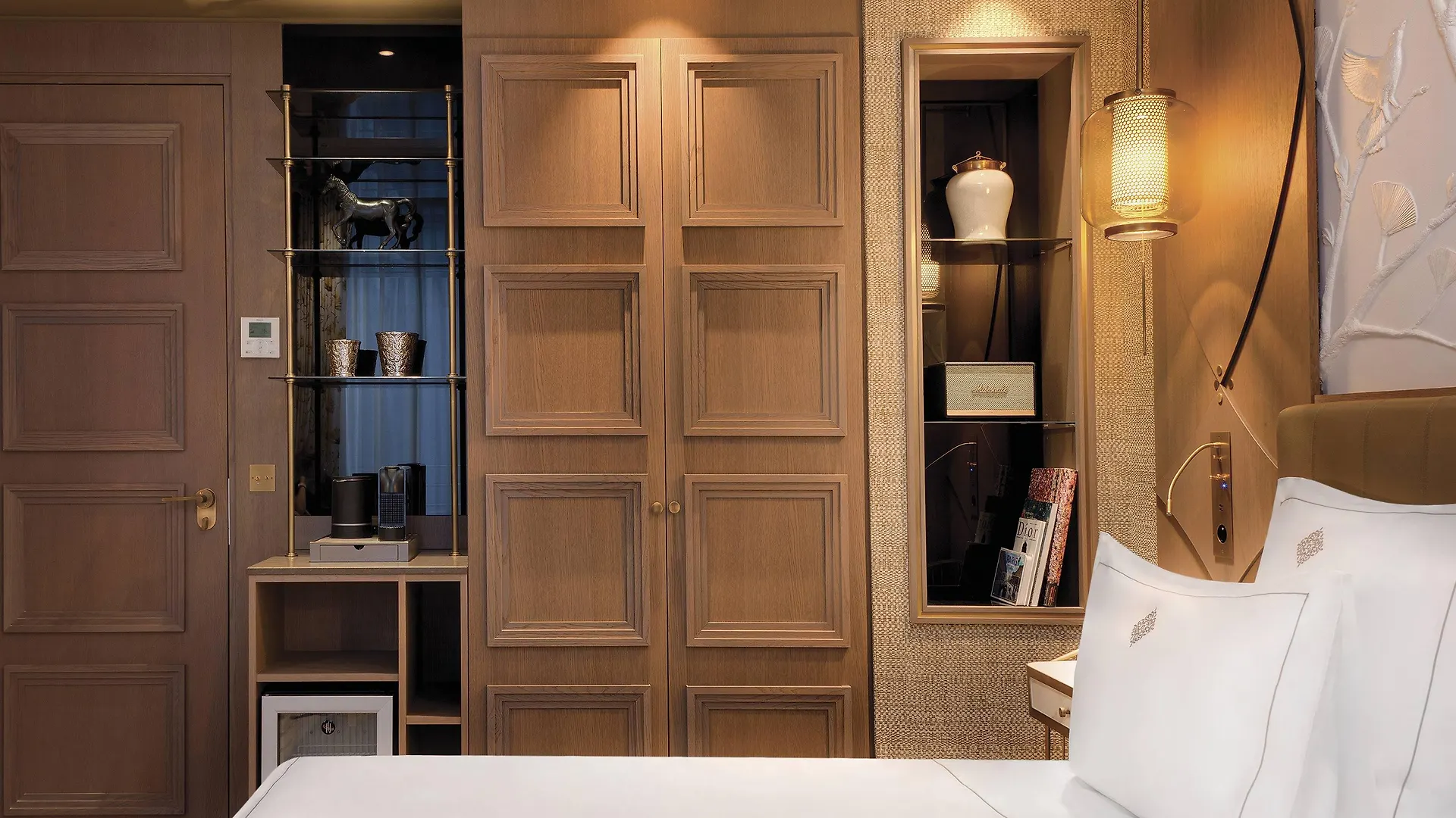 Hotel La Demeure Montaigne Paris