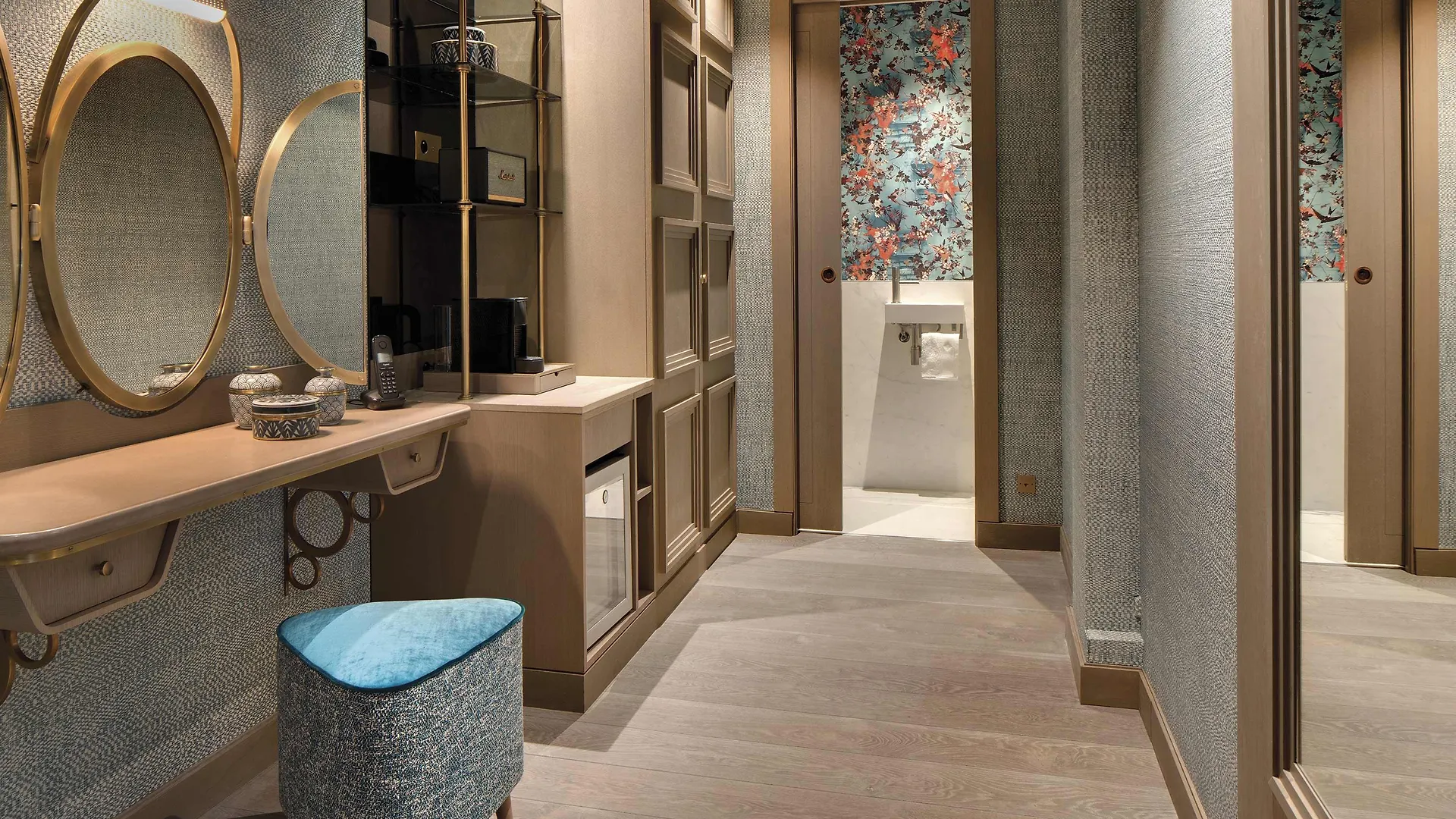 La Demeure Montaigne Hotel 5*