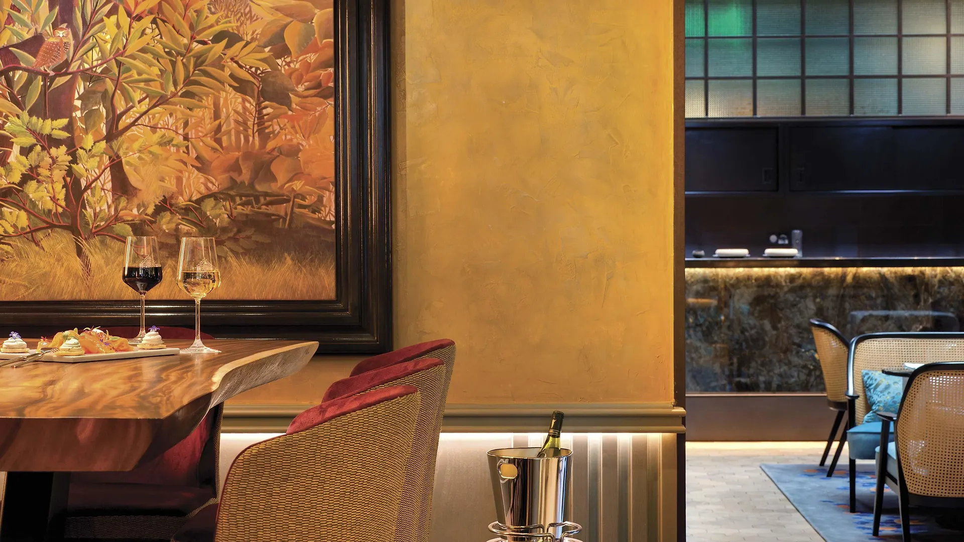 La Demeure Montaigne Hotel