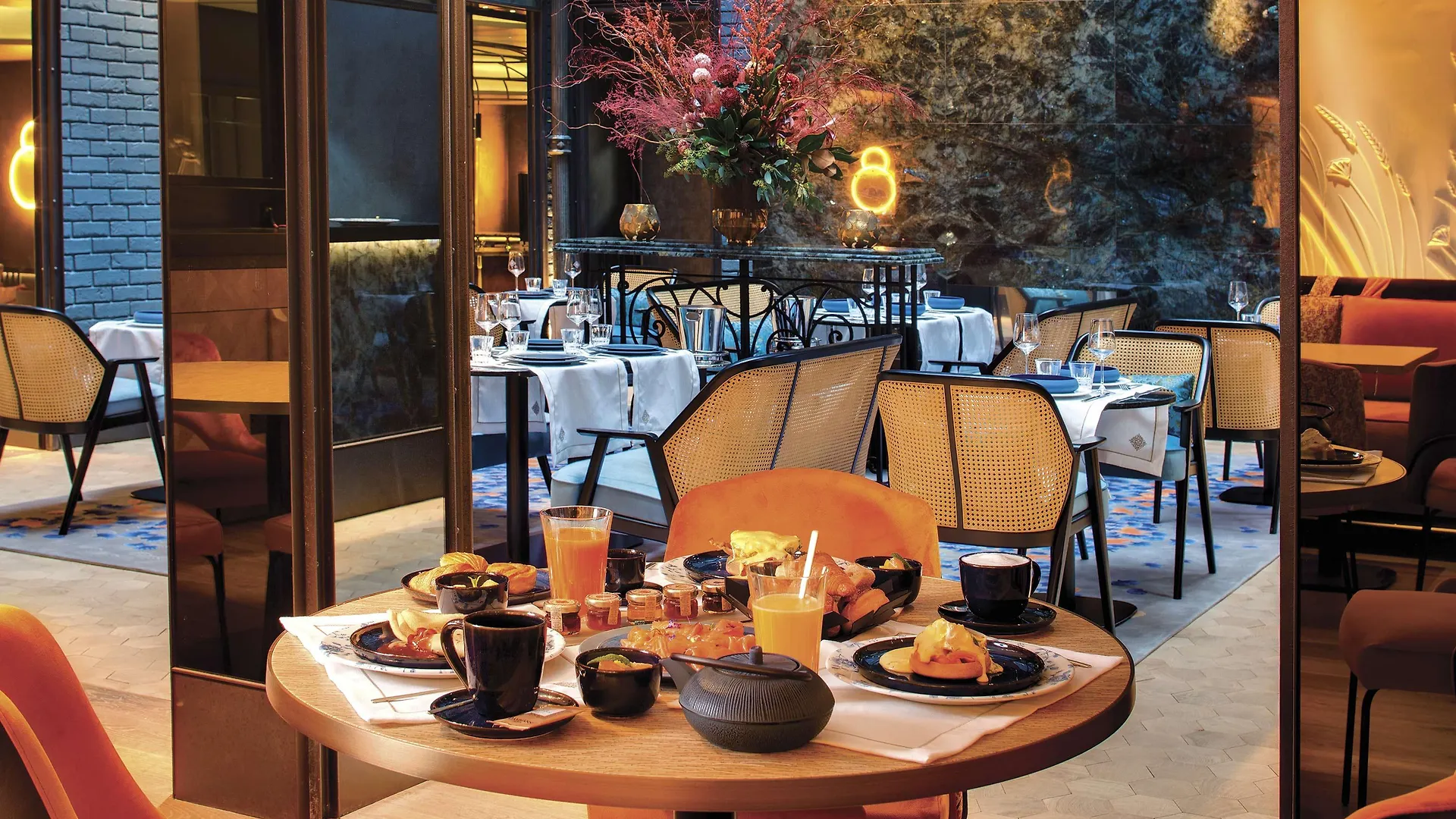 Hotel La Demeure Montaigne Paris